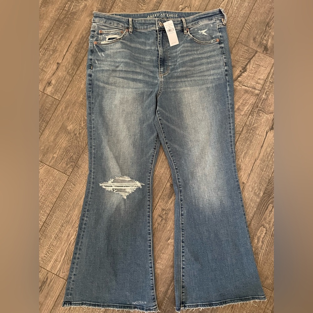 American Eagle Super Hi-Rise Flare NWT - 18 Short